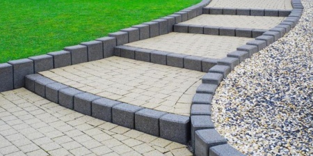 Cr&eacute;er une all&eacute;e en gravier durable pour votre jardin
